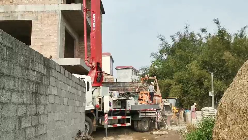 30米搅拌泵车 广西贵港楼面施工中